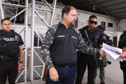 El despliegue de seguridad y vehículos estatales en Ecuador para funcionarios públicos contrasta con la indefensión del ciudadano común.