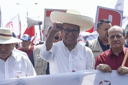 El candidato de izquierda a la Presidencia de Perú Roberto Sánchez disputará la segunda vuelta de las elecciones de Perú frente a la derechista Keiko Fujimori.