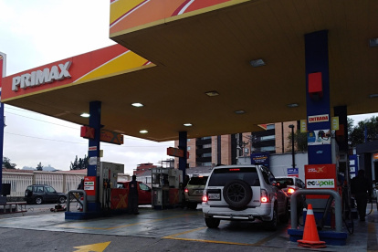 Las estaciones de servicio de Cuenca habrían recibido menos combustible del volumen normal que reciben al día.