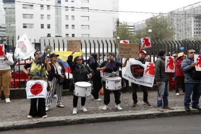 Manifestantes se concentraron en los exteriores de la Corte Nacional durante el juicio del caso Sinohydro.