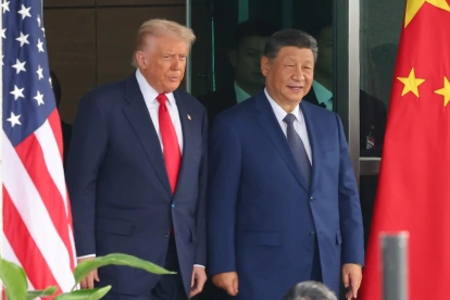 Imagen de archivo del presidente de EE.UU. Donald Trump (L) y el presidente de China Xi Jinping (C).
