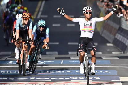Jhonatan Narváez se alzó con la victoria en la etapa 4 del Giro de Italia 2026.