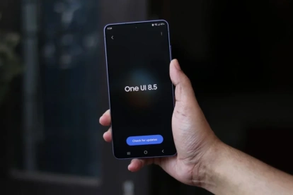 El sistema corre sobre Android 16 (específicamente la actualización QPR2), optimizando el rendimiento