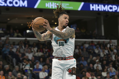Clarke fue jugador de esta franquicia de la NBA en sus siete años en la liga