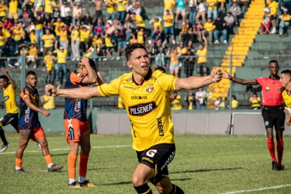 Tomás Martínez celebra su gol contra Insutec.