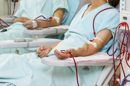 Organizaciones de pacientes renales convocaron a una rueda de prensa para denunciar la crisis del sistema de salud en Ecuador.