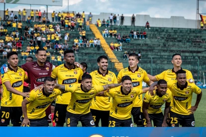 Jugadores de Barcelona previo al partido contra Insutec.