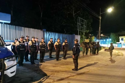 La Policía Nacional ejecuta operativos en las diferentes provincias en las que está vigente la disposición.