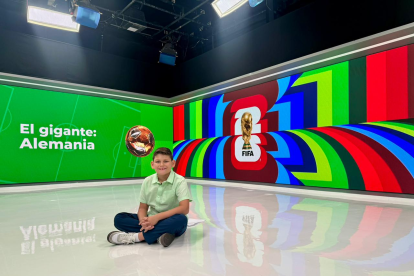 El hijo de Liz Valarezo combina su amor por el deporte y la comunicación en la pantalla chica.