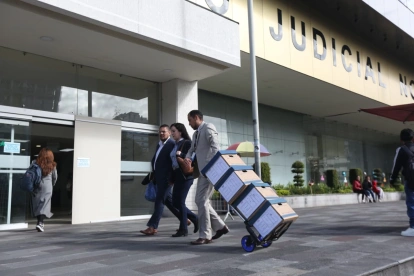 Funcionarios de la Fiscalía trasladaron expedientes al Complejo Judicial Norte durante la audiencia del caso Goleada.