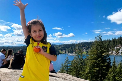 Hailey Jacobsohn, una niña de 7 años que vive en Canadá y tiene raíces ecuatorianas, participa en la competencia internacional Junior Ranger.