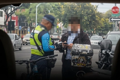 Imagen referencial. Un agente de tránsito fue sancionada por un presunto mal procedimiento de protocolo operativo.