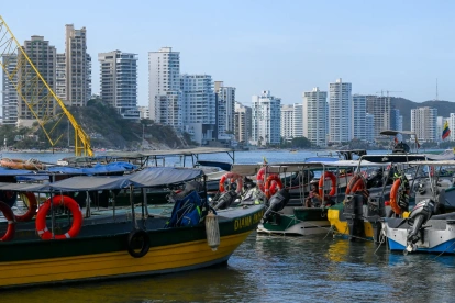 El 19 de abril de 2026, varias embarcaciones se encuentran amarradas en Santa Marta, departamento de Magdalena, Colombia.