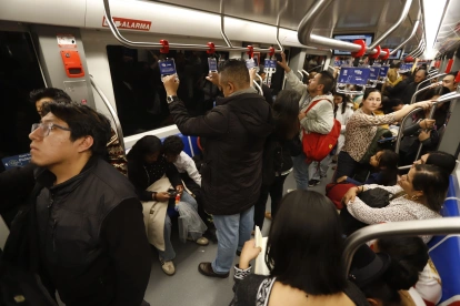 El Metro de Quito movilizó más de 221 mil pasajeros en medio de problemas de abastecimiento de gasolina en la capital.