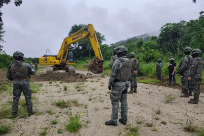 Personal de la Fuerza Aérea Ecuatoriana (FAE) inhabilitaron una pista clandestina ubicada en Tena.