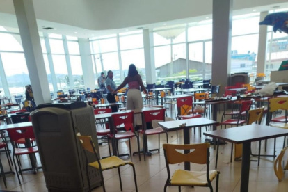 El ataque armado se registró en el patio de comidas de un centro comercial en General Villamil Playas.