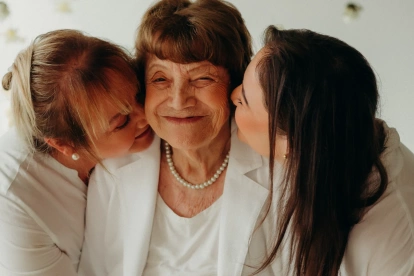 Las madres asumen el reto de criar a sus hijos a pesar de las dificultades.