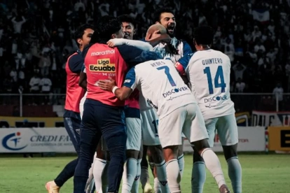 Jugadores de Liga de Quito festejan un gol.