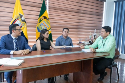 Mercedes Caicedo, presidenta del Consejo de la Judicatura, presentando la denuncia ante la Fiscalía en El Oro.