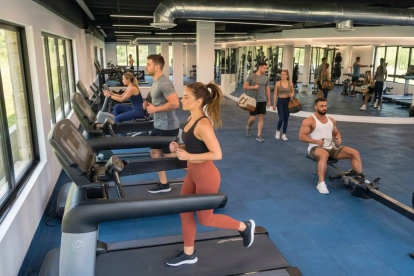 El nuevo gimnasio de Lacosta contará con equipamiento Life Fitness y espacios modernos pensados para el bienestar y entrenamiento de sus socios.