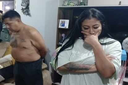Eduardo Paúl Gómez Jusqui, alias Gordo Paúl o Nacho, y su pareja, Jessica Paola Rubio Alulema, alias Mina, fueron detenidos tras una investigación en contra de una red de la banda delictiva Los Lobos en Quito.