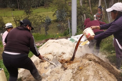Agricultores son capacitados por el Ministerio de Agricultura para producir bioinsumos ante el alza de precios de los fertilizantes.