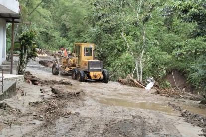 Las lluvias provocaron derrumbes en las vías de Pacto y Nanegal, en el noroccidente de Pichincha.