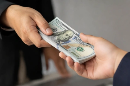 El Banco Central del Ecuador alertó sobre publicaciones falsas que prometen ganancias rápidas mediante inversiones digitales.
