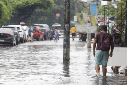 En sectores del norte de Guayaquil es común que se registren inundaciones por las lluvias.