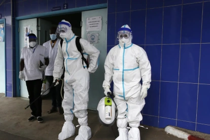 Controles sanitarios en Costa de Marfil, uno de los países africanos afectados por el ébola.