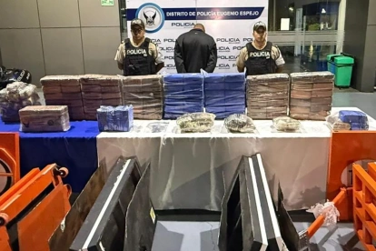 Según las investigaciones preliminares, la droga tenía como destino Perú, donde cada paquete alcanzaría un valor aproximado de 1.200 dólares.
