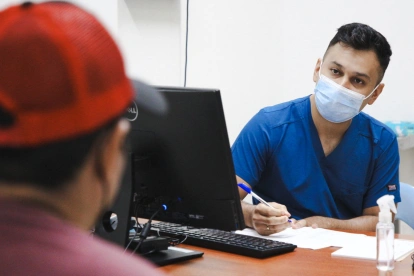 En los centros médicos municipales se ha dispuesto el uso de mascarillas para prevenir el contagio de enfermedades respiratorias.