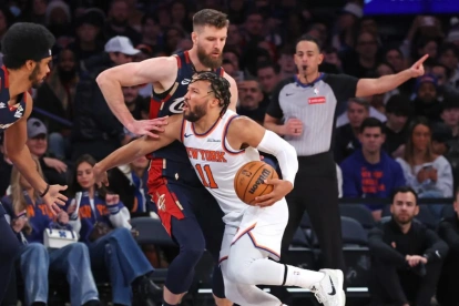 Los Knicks ante la férrea defensa de Cleveland en el arranque de la final del Este.