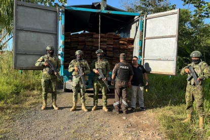 El Ejército destruyó excavadoras y campamentos mineros en Napo y Morona Santiago.