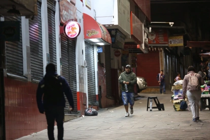 En tiempo de toque queda los negocios cierran más temprano y con ello se pierde de vender.