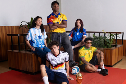 Djorkaeff Reasco, jugador de IDV, modeló la campaña mundialista de la marca ecuatoriana Redskins.
