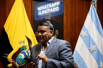 El gobernador del Guayas José Arévalo sale en un video promocionando un plan de telefonía