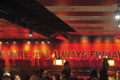 El local de Friday's del centro comercial San Luis, en Quito, mantiene cerradas sus puertas, lo que ha generado dudas sobre si suspendió su servicio.