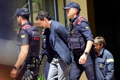Jonathan Andic, hijo del fundador de Mango, Isak Andic, ha llegado poco antes de la una del mediodía a los juzgados de Martorell (Barcelona)