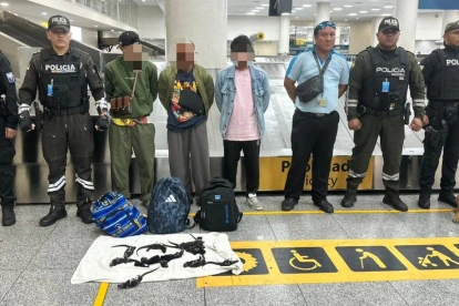 Los aprehendidos de nacionalidad tailandesa pretendían abordar un vuelo internacional en el aeropuerto de Guayaquil.