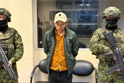 Militares detuvieron a un hombre con droga durante operativo en Riobamba, Chimborazo.