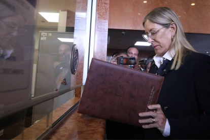 Annabella Azín presentó el proyecto de ley el 7 de mayo de 2026.