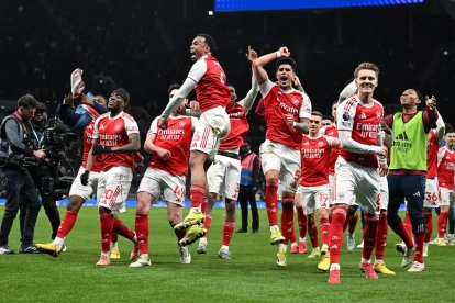 Piero Hincapié campeón con Arsenal, pero su video viral fue lo más comentado