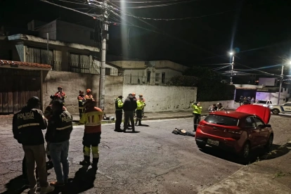 Un policía abatió al presunto delincuente luego de que intentara ingresar a su vehículo.