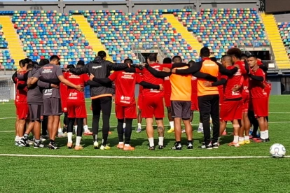 Jugadores se Barcelona previo al entrenamiento.