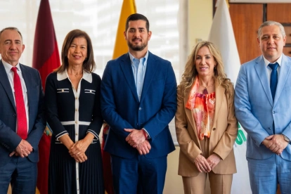 La directora regional de la UNOPS (i) se reunió con los vocales del IESS.