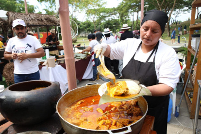 La diversa gastronomía manabita podrá ser deleitada en la Mitad del Mundo, en Quito