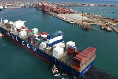 El puerto del Callao tiene un tráfico diario de alrededor de 5.000 camiones que contienen carga.
