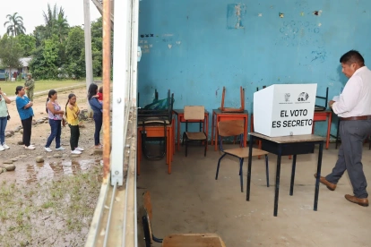 El CNE aprobó un reglamento en el que prohíbe que los candidatos al CPCCS usen los distintivos de partidos políticos durante la campaña.