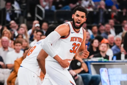 Karl Anthony Towns celebró la remontada de los New York Knicks ante los Cleveland Cavaliers en el primer juego de la final de la Conferencia Este de la NBA